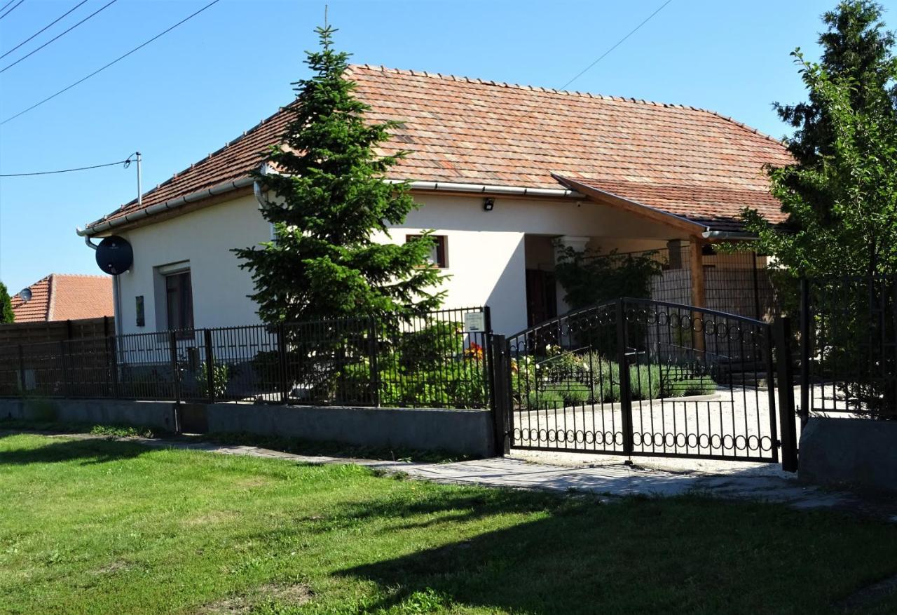 Melody Huis Поросло Экстерьер фото